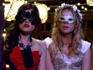 The Pretty Little Liars always have the right costumes